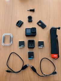 GoPro HERO 10 Black con kit completo di accessori