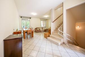VILLA A SCHIERA A BIBBIANO