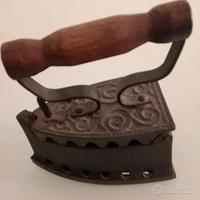 antico ferro da stiro a carbone in ghisa 