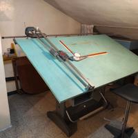 Tecnigrafo per disegno con sedia girevole