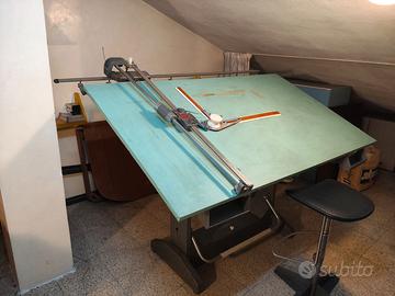 Tecnigrafo per disegno con sedia girevole