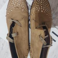 Scarpe alte, scamosciate con borchie 