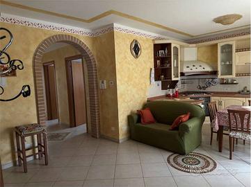 Appartamento di 94 m² con 5 locali e box auto a Ca