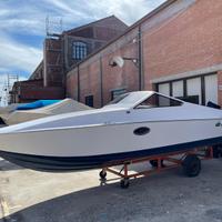 Motoscafo cabinato Proto ex contrabbandieri