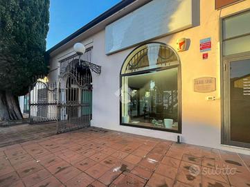 NEGOZIO A DESENZANO DEL GARDA