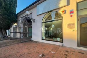 NEGOZIO A DESENZANO DEL GARDA