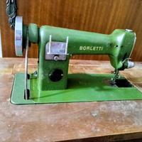 macchina da cucire vintage Borletti a pedale 