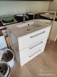 lavandino e mobile sospeso ikea