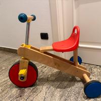 Triciclo in legno per bambini