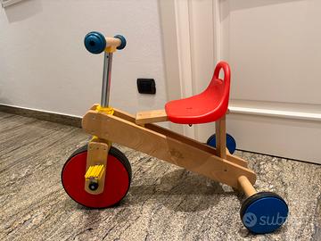 Triciclo in legno per bambini