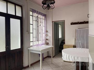 CASA SEMINDIPENDENTE A STRONA