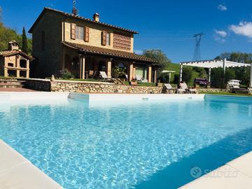 Vacanza colline Toscane villa con piscina e SPA