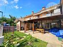 casa-accostata-con-giardino