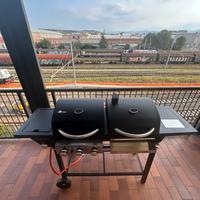 Barbecue a gas con bruciatore laterale