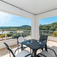 Elegante trilocale piano primo vista mare