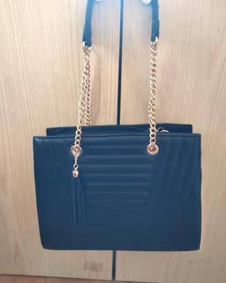 borsa tracolla. colore nero
