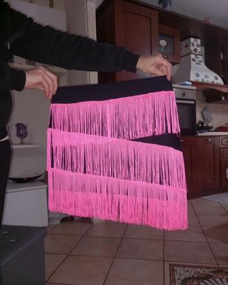 Gonna nera in jersey elastico con frange rosa