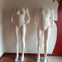 Coppia di manichini senza collo