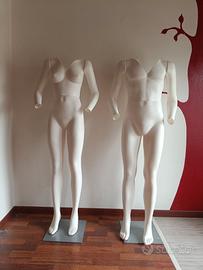 Coppia di manichini senza collo