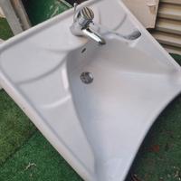 Lavabo sospeso per disabili e wc in ceramica