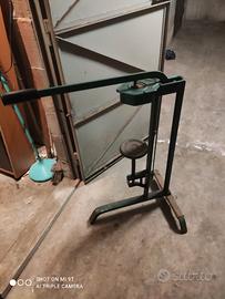 tappatrice bottiglie con tappi di sughero 