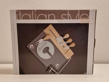 Tagliere e 4 coltelli da formaggi Brandani (nuovo)