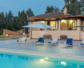 Villa con piscina ad Alghero