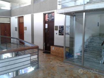 Ufficio a massa (ms) in galleria r. sanzio