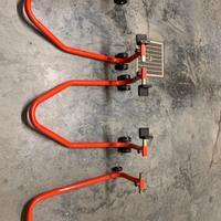 Sollevatori moto con ruote.