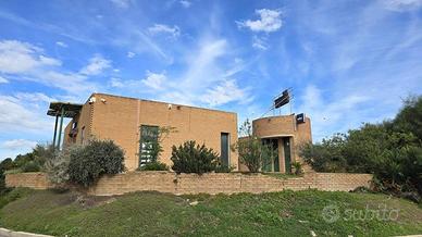 Attività / Licenza di 347 m² con 1 locale a Caglia