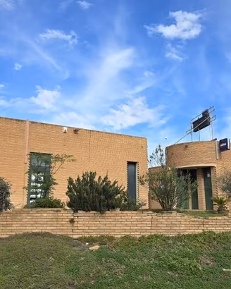 Attività / Licenza di 347 m² con 1 locale a Caglia