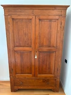 Armadio Antico in Legno Massello – Stile Rustico