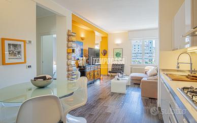 3 LOCALI FINEMENTE RISTRUTTURATO CON BOX IN CENTRO