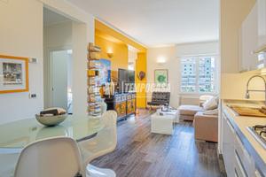 3 LOCALI FINEMENTE RISTRUTTURATO CON BOX IN CENTRO