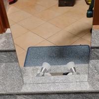 specchio contenitore e due applique led