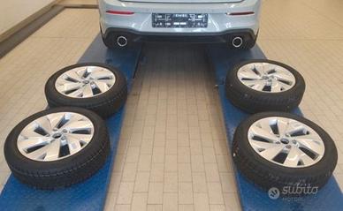 Golf 8 – 4 ruote originali VW Pirelli 205/50 R17