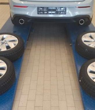 Golf 8 – 4 ruote originali VW Pirelli 205/50 R17
