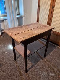 Tavolino da lavoro vintage rustico con ripiano