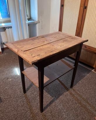 Tavolino da lavoro vintage rustico con ripiano
