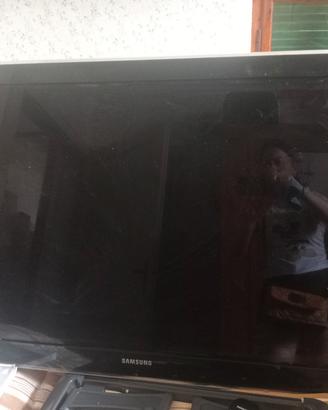 TV Samsung 46 LED full HD (no smart)+braccio 