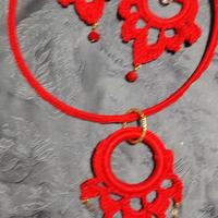 collana rigida all'uncinetto+ orecchini 