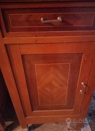 Armadietto in legno