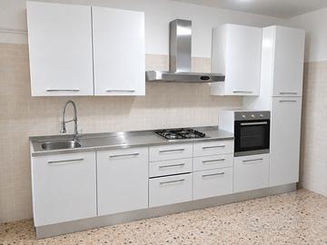 Cucina compl.elettrodomestici.