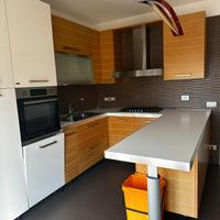 Cucina Componibile ad Angolo con Penisola 