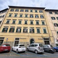 2 LOCALI A LIVORNO