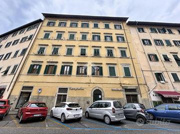 2 LOCALI A LIVORNO