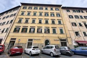2 LOCALI A LIVORNO
