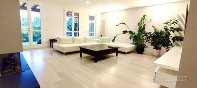 Villa di 190 m² con 5 locali e box auto a Parma