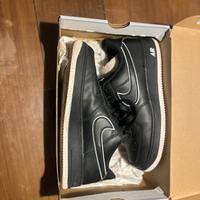 AIR FORCE 1 NERE CON SUOLA E PARTICOLARI BIANCHI