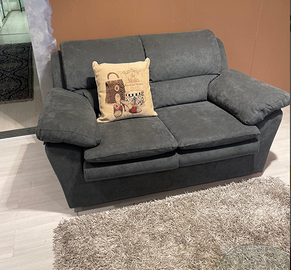 Divano 2 posti in tessuto alcantara Nuovo da espos